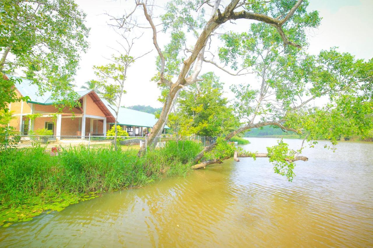 River Bank Resort Matara Buitenkant foto