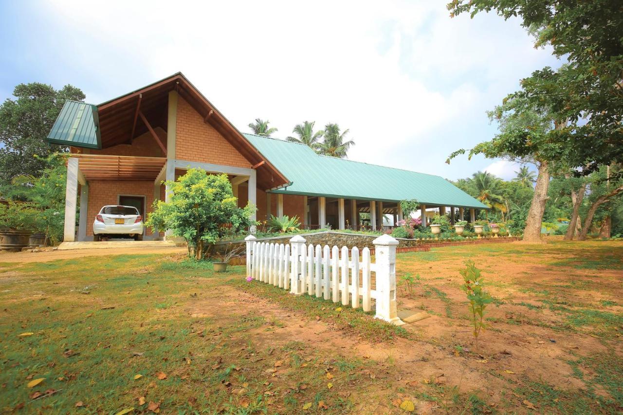 River Bank Resort Matara Buitenkant foto